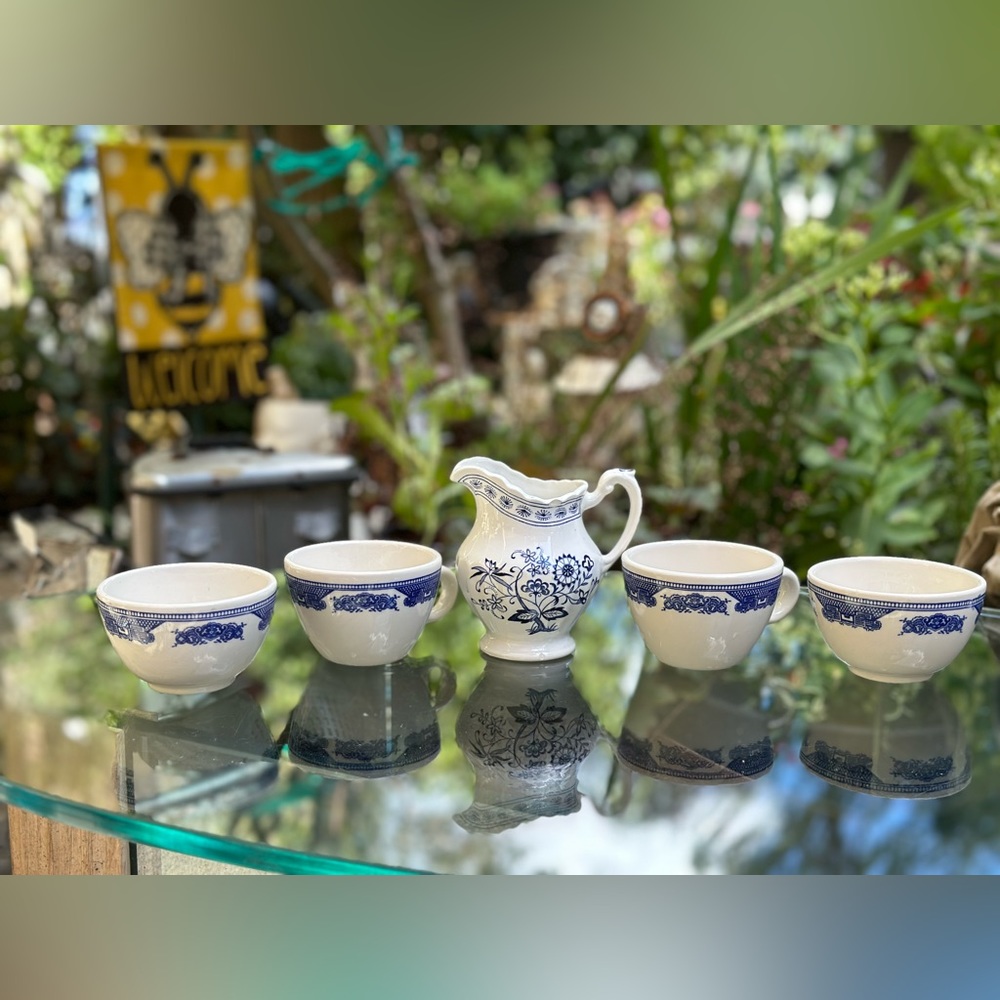 Vintage Vienna Woods Fine China Tea Set. Porcelain Blue Onion China.